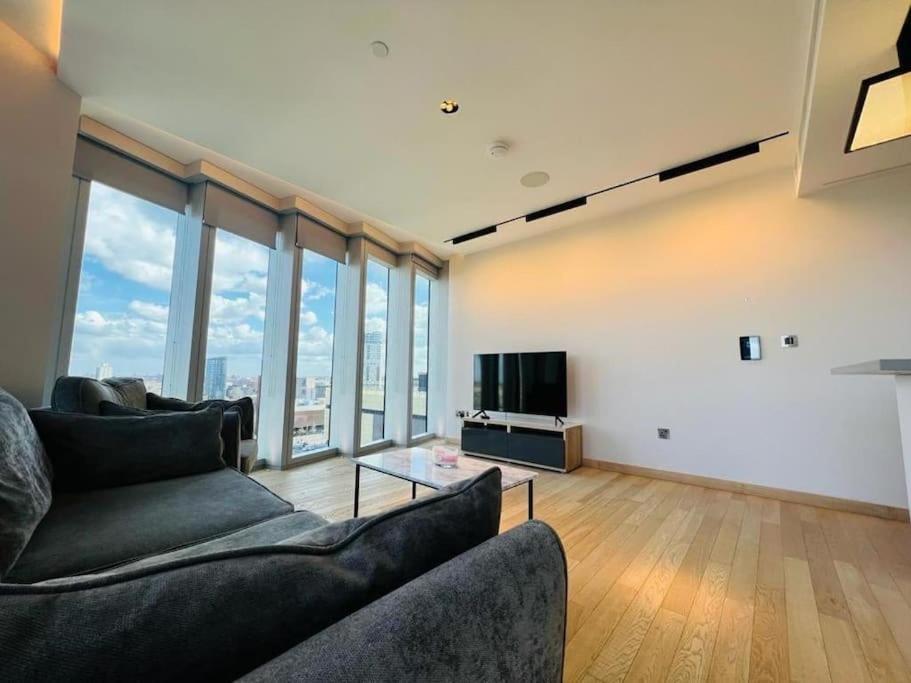 New Manhattan Loft Gardens Stratford Londra